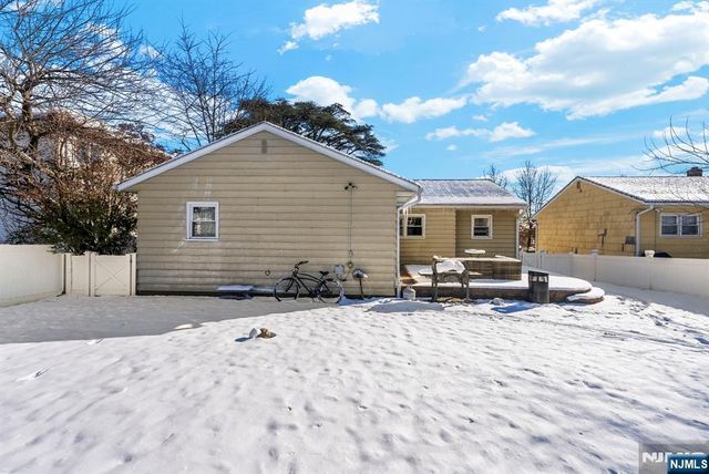 14 Weeks Court, Clifton, NJ 07013