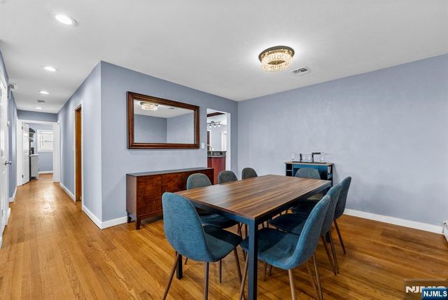 14 Weeks Court, Clifton, NJ 07013