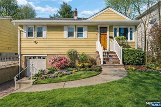 14 Weeks Court, Clifton, NJ 07013