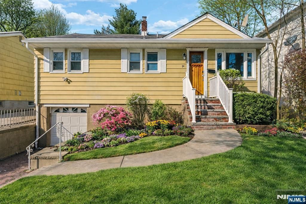 14 Weeks Court, Clifton, NJ 07013