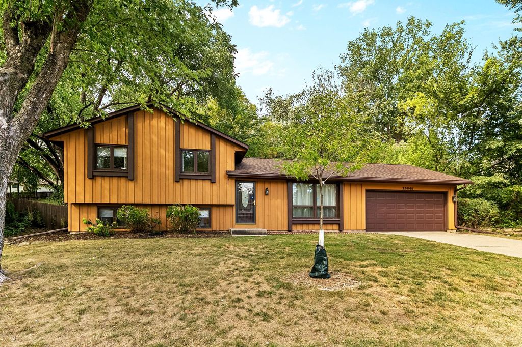 13045 Eveleth Avenue, Apple Valley, MN 55124 — photo 2