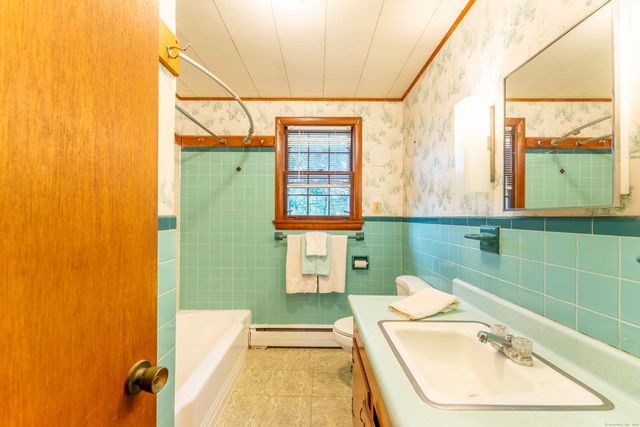 895 Shennecossett Road, Groton, CT 06340