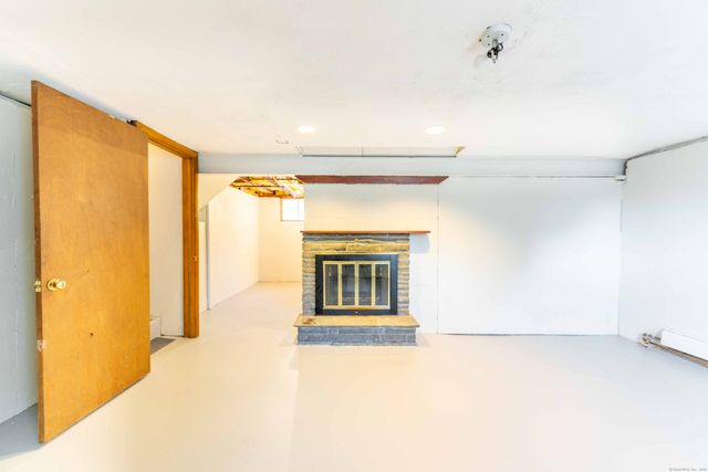 895 Shennecossett Road, Groton, CT 06340