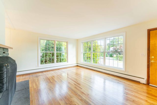 895 Shennecossett Road, Groton, CT 06340