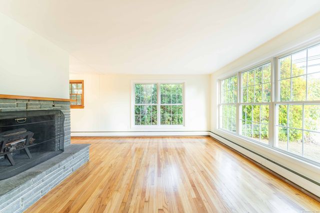 895 Shennecossett Road, Groton, CT 06340