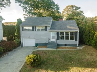 895 Shennecossett Road, Groton, CT 06340