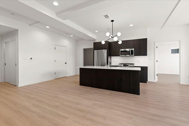 1801 W Grand Avenue 403, Chicago, IL 60622