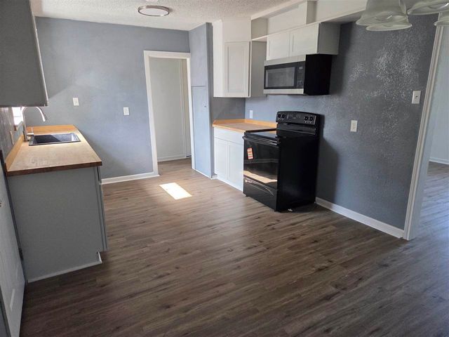203 NW Morford Dr, Lawton, OK 73507