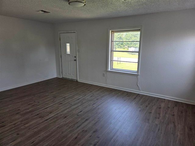 203 NW Morford Dr, Lawton, OK 73507