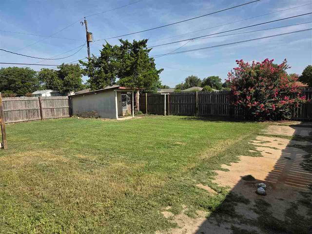 203 NW Morford Dr, Lawton, OK 73507
