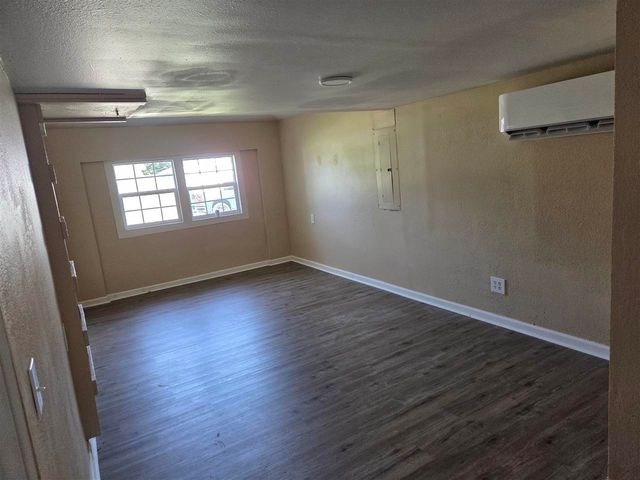 203 NW Morford Dr, Lawton, OK 73507