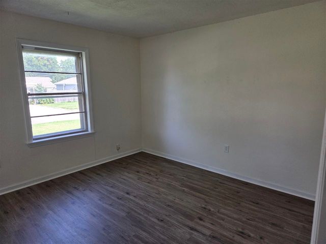 203 NW Morford Dr, Lawton, OK 73507