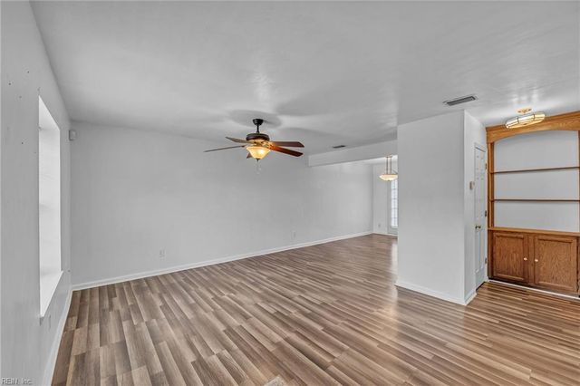 809 Huntly DR, Chesapeake, VA 23320