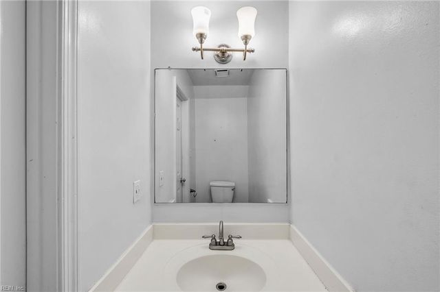 809 Huntly DR, Chesapeake, VA 23320