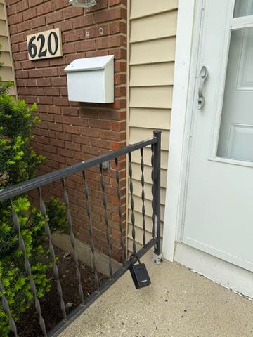 620 ACADEMY Court, Schaumburg, IL 60194