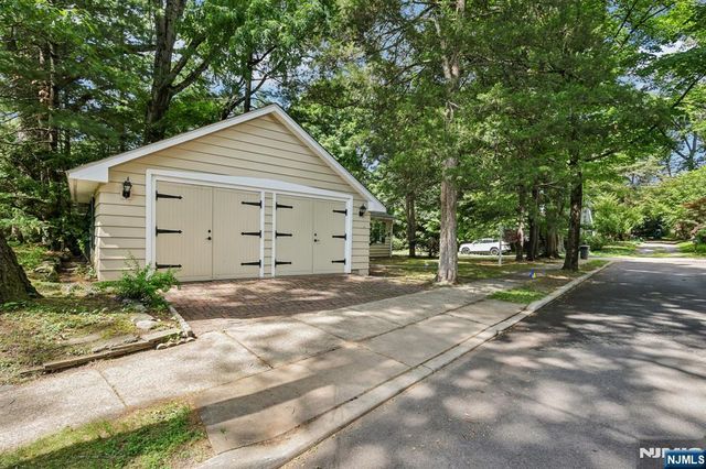 437 Summit Street, Ridgewood, NJ 07450