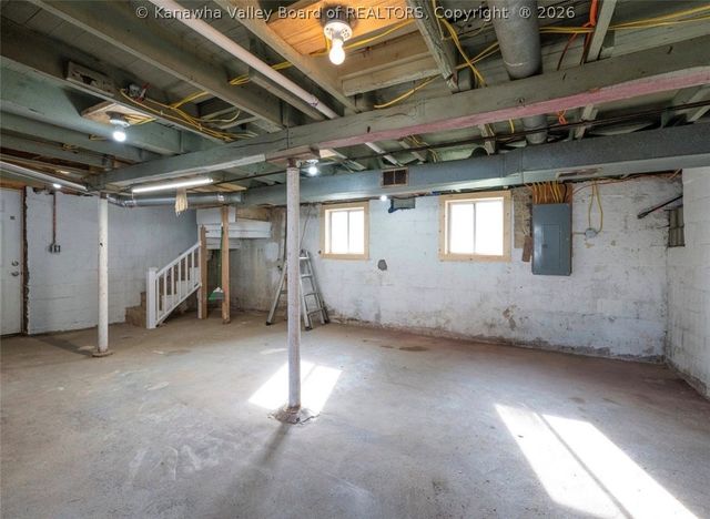 822 Kanawha Terrace, St Albans, WV 25177