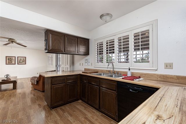 4470 Cranbrook Way, Las Vegas, NV 89103