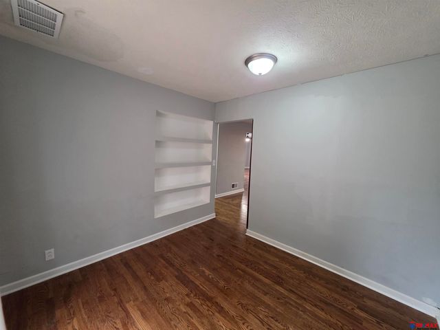 3021 N 42 Street, Omaha, NE 68111