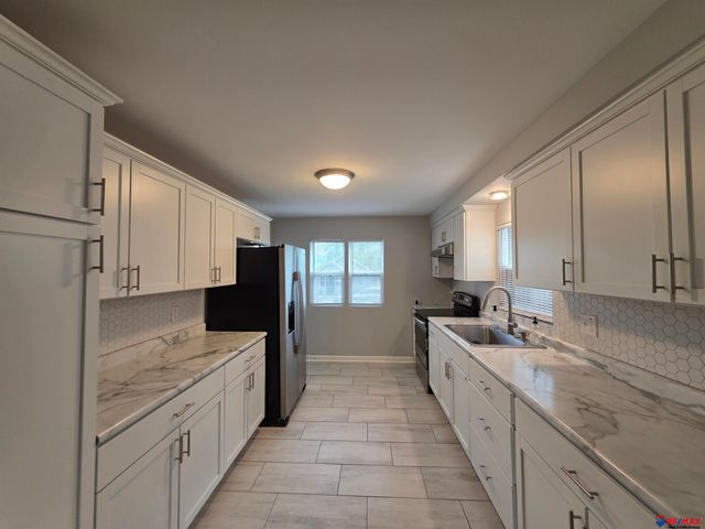 3021 N 42 Street, Omaha, NE 68111