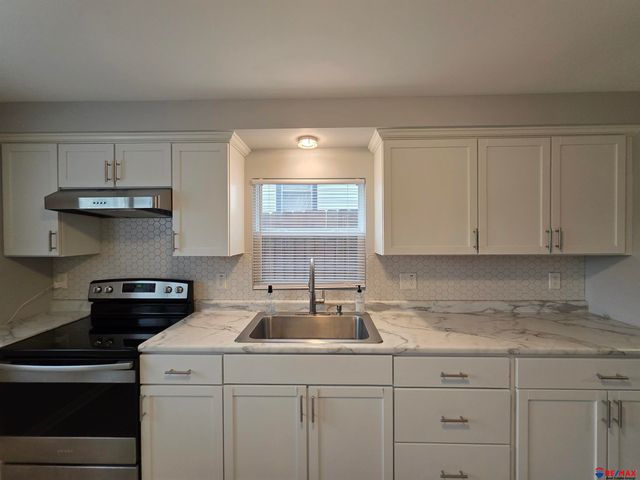 3021 N 42 Street, Omaha, NE 68111