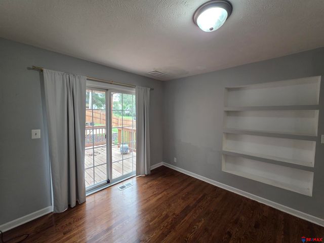 3021 N 42 Street, Omaha, NE 68111