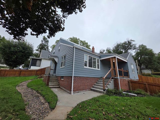 3021 N 42 Street, Omaha, NE 68111