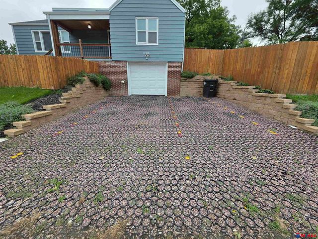 3021 N 42 Street, Omaha, NE 68111