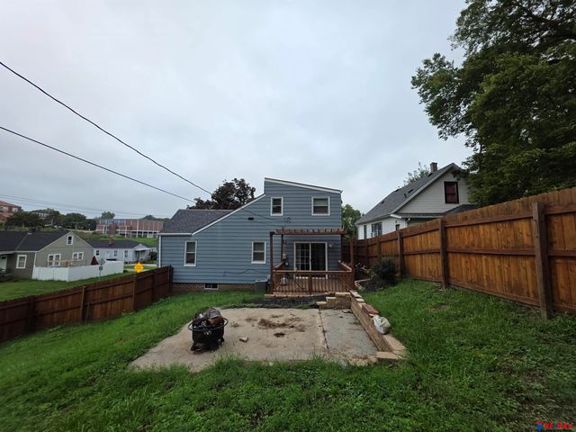 3021 N 42 Street, Omaha, NE 68111