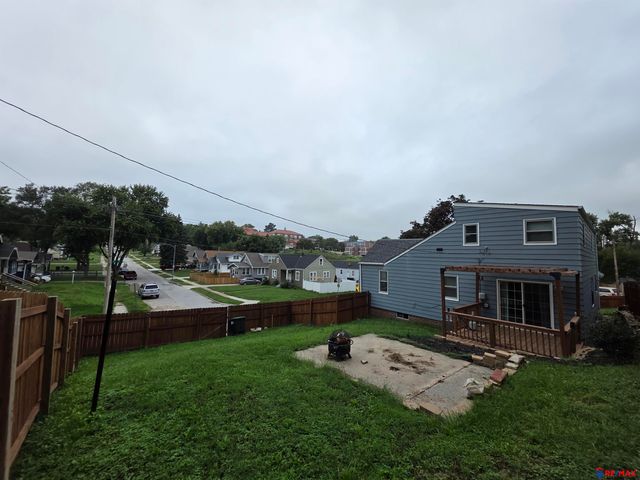 3021 N 42 Street, Omaha, NE 68111
