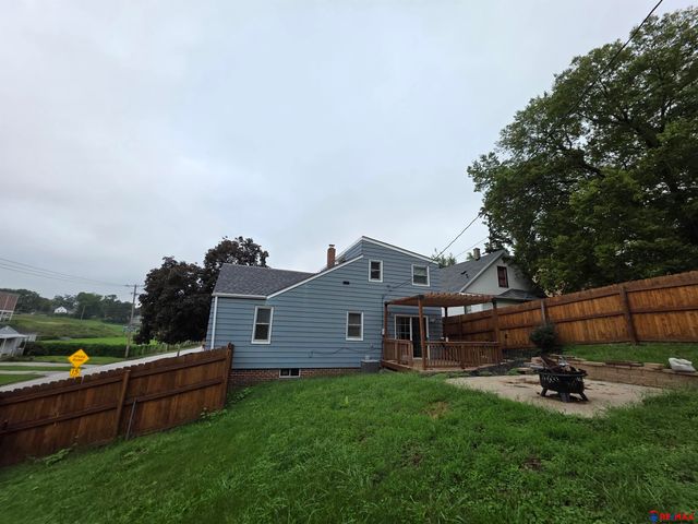 3021 N 42 Street, Omaha, NE 68111