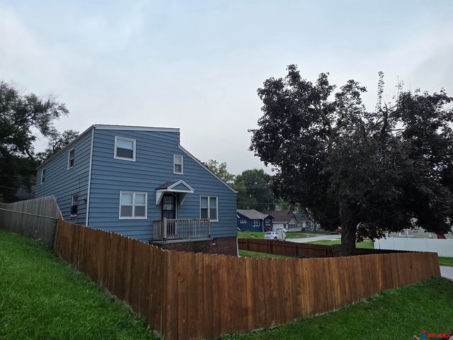 3021 N 42 Street, Omaha, NE 68111