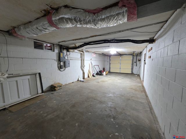 3021 N 42 Street, Omaha, NE 68111