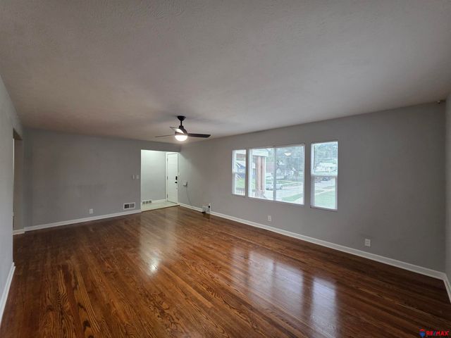 3021 N 42 Street, Omaha, NE 68111