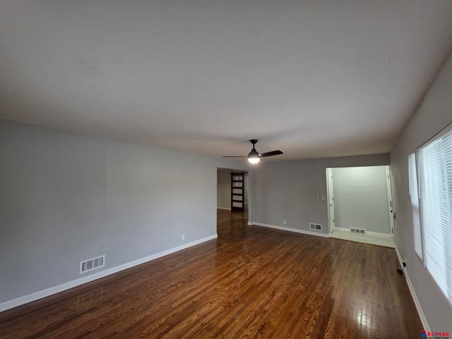 3021 N 42 Street, Omaha, NE 68111