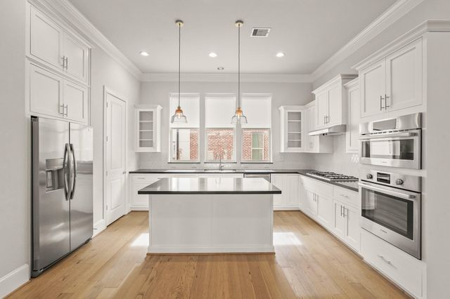 2715 Stelter Place, Houston, TX 77007