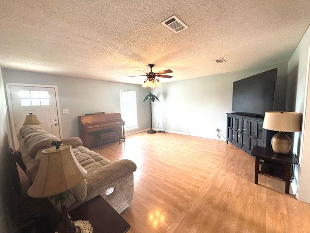 326 Roy Clark Rd, Anacoco, LA 71403