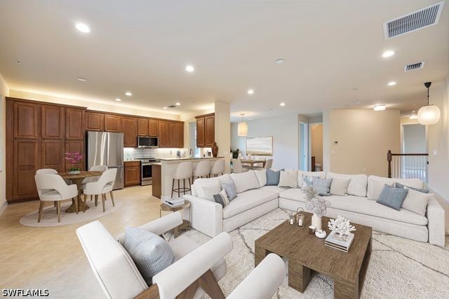 6510 Monterey PT 204, Naples, FL 34105