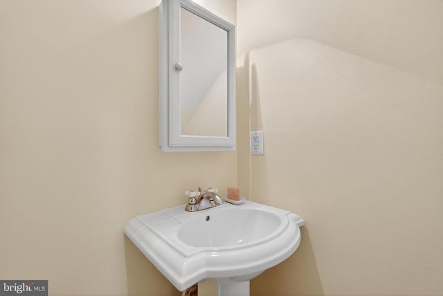 6415 BIRCHLEIGH CIR, Alexandria, VA 22315