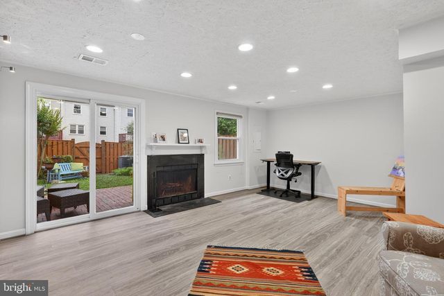 6415 BIRCHLEIGH CIR, Alexandria, VA 22315