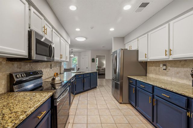 3031 STONECREST CIR, Lakeland, TN 38002