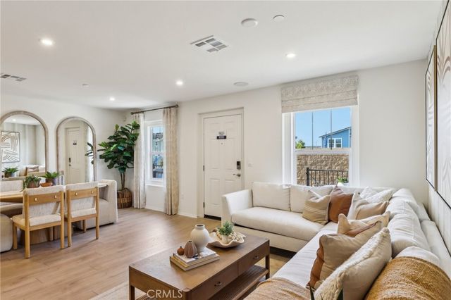 15525 April Dawn Way 3, Fontana, CA 92336