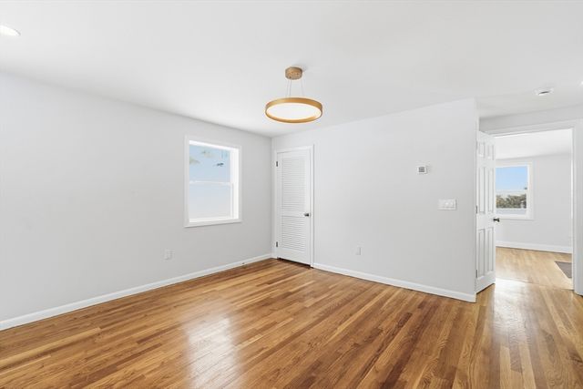 8 Sussex Ln, Worcester, MA 01602