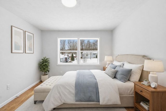 8 Sussex Ln, Worcester, MA 01602