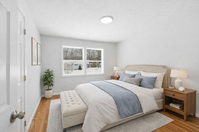 8 Sussex Ln, Worcester, MA 01602