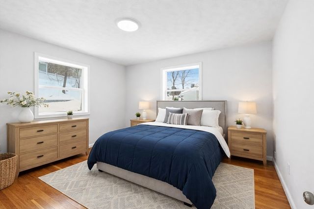 8 Sussex Ln, Worcester, MA 01602