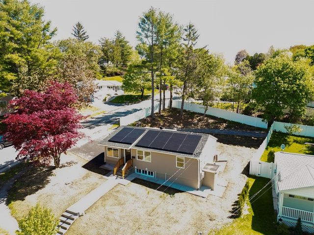 8 Sussex Ln, Worcester, MA 01602