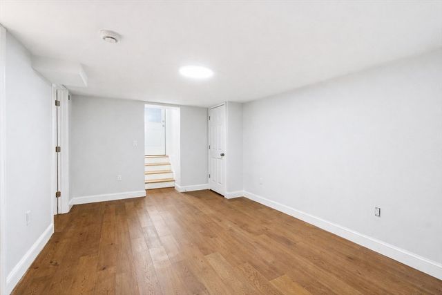 8 Sussex Ln, Worcester, MA 01602