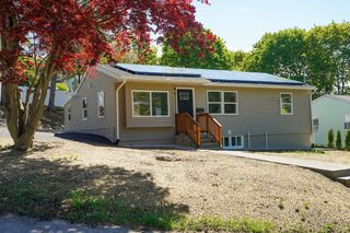 8 Sussex Ln, Worcester, MA 01602