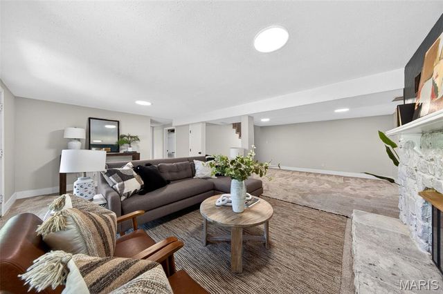 79 Willow Brook Drive, St Louis, MO 63146
